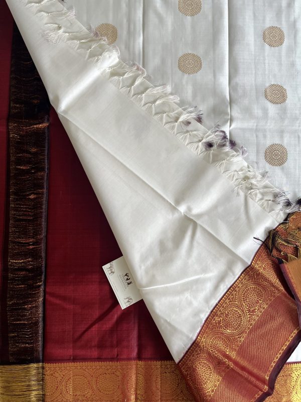 Off White Pure Kanchipuram Silk Saree with Maroon Border&Blouse - Image 4