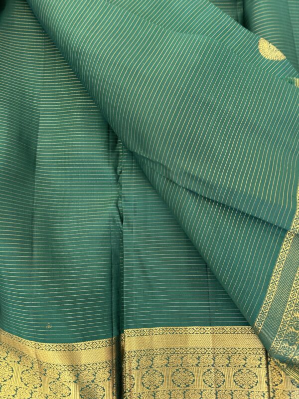 Emerald Green Pure Kanchipuram Silk Saree - Image 4