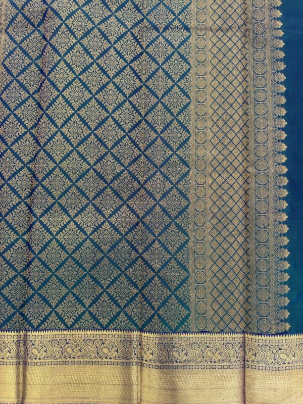 Dual Shade Peacock Pure Kanchipuram Silk Saree with Zari Border - Image 3