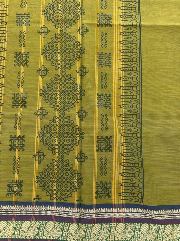Peacock Green Kolam Printed Handloom Cotton Saree with Extra Blouse Material - Image 3