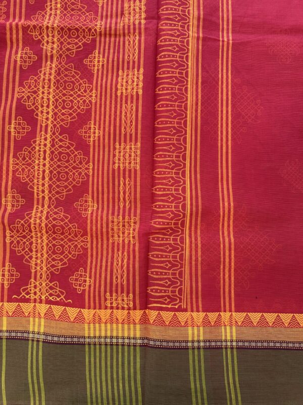 Mehendi Green Kolam Printed Handloom Cotton Saree with Extra Blouse Material - Image 3