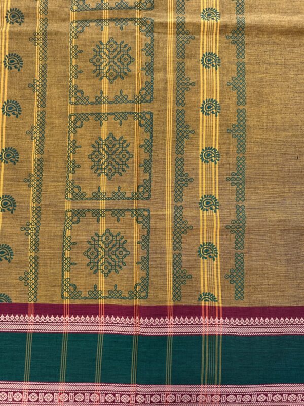 Mehendi Green Kolam Printed Handloom Cotton Saree with Extra Blouse Material - Image 3